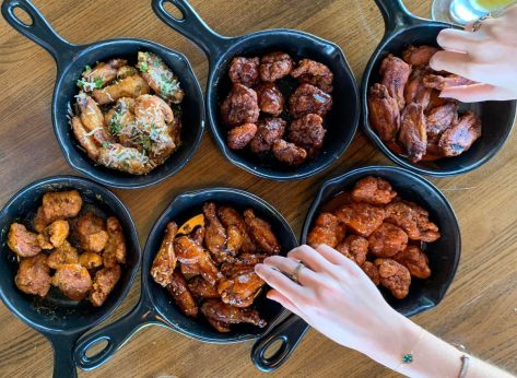 10 Restaurant Chains That Serve the Best Buffalo Wings